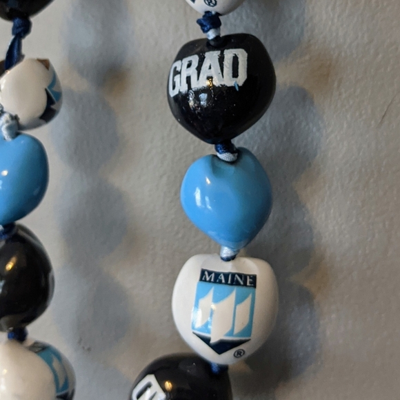 University of Maine Graduation Kukiu Nut Lei - Picture 4 of 5